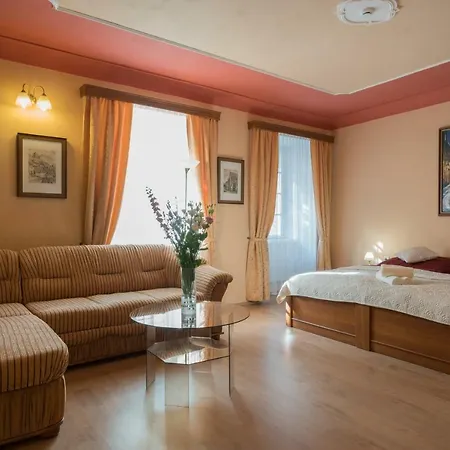 U Hradku Гостевой дом 3*