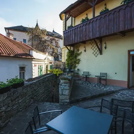 U Hradku بيت ضيافة 4*